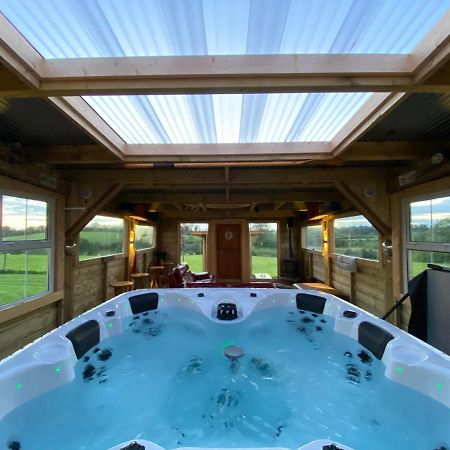 אניסקילן Sleeps 12 Hot Tub Sauna Cinema Pets Welcome מראה חיצוני תמונה