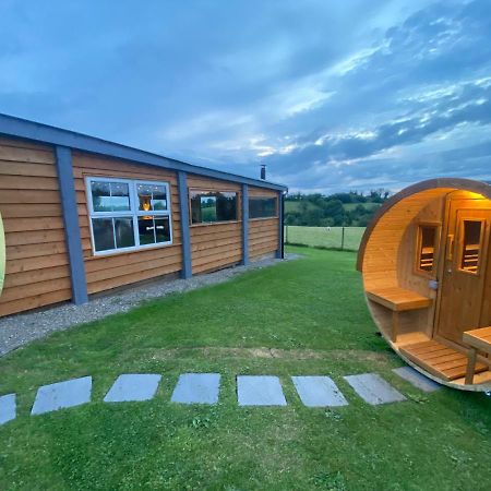אניסקילן Sleeps 12 Hot Tub Sauna Cinema Pets Welcome מראה חיצוני תמונה