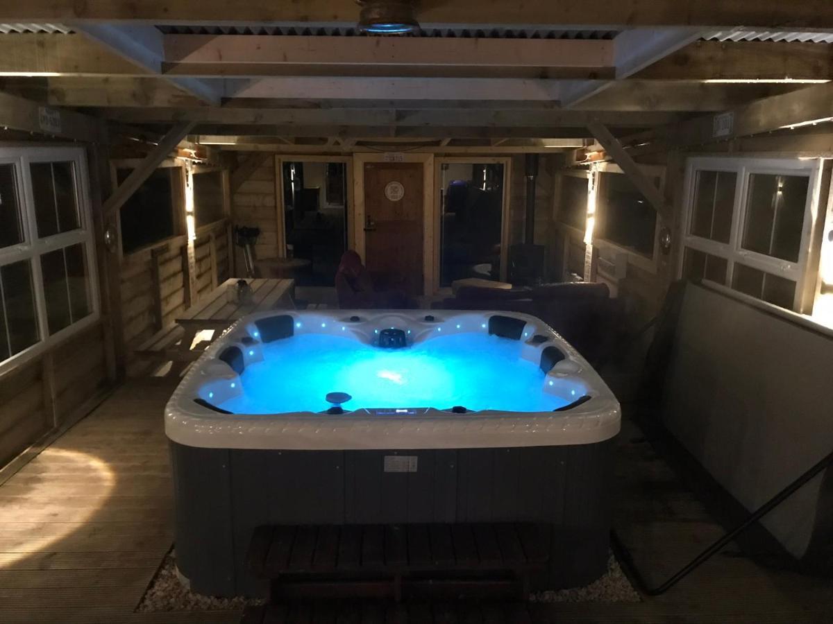 אניסקילן Sleeps 12 Hot Tub Sauna Cinema Pets Welcome מראה חיצוני תמונה